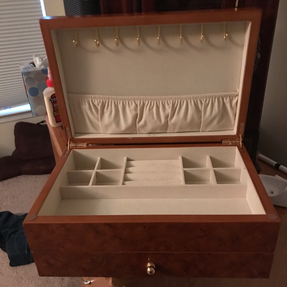 Jewelry box